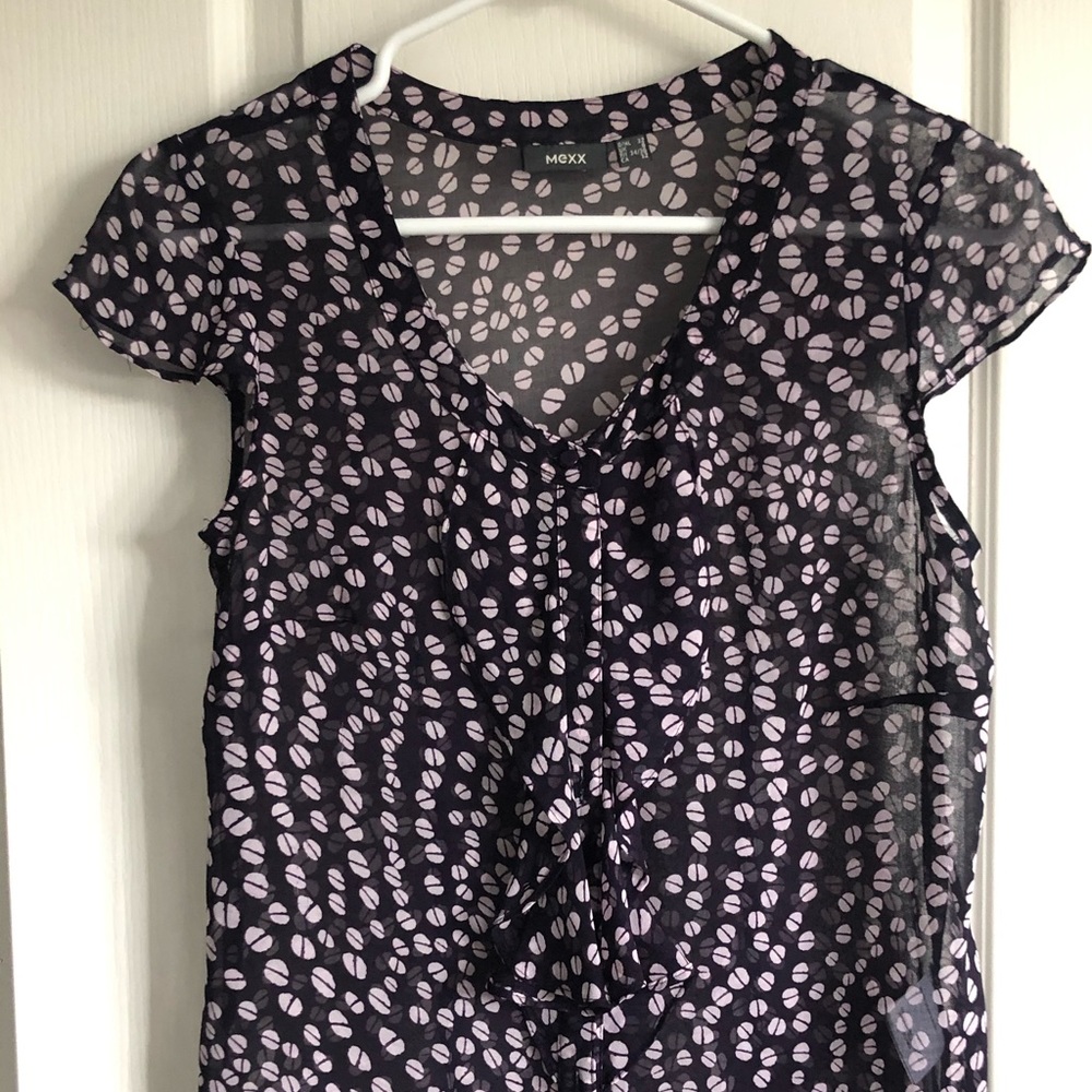 🥰 ✨5 for $20✨Mexx flutter sleeve ruffle V neck shirt
